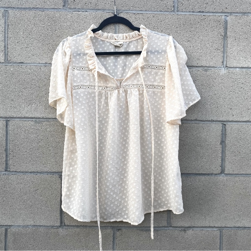 Pretty Feminine Blouse - Picture 2 of 8